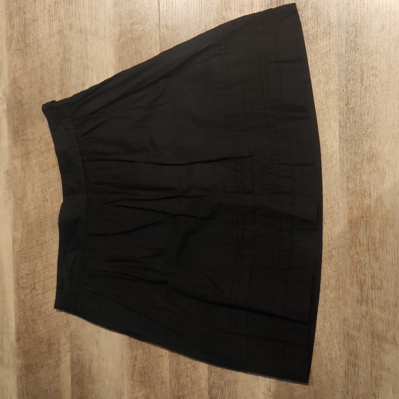 Loft Pleated Bottom Mini Skirt. Size 4 - Picture 1 of 3